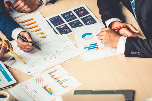 幫助企業應對變革挑戰，實現組織轉型與優化