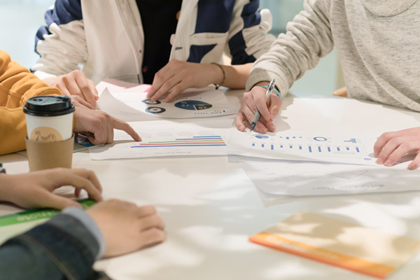 培養(yǎng)組織人才，提升員工素質和技能，增強核心競爭力