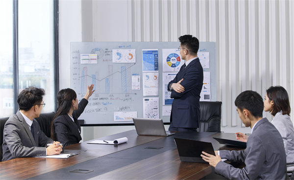 強化集團風(fēng)險防控，確保穩(wěn)健運營，守護企業(yè)安全