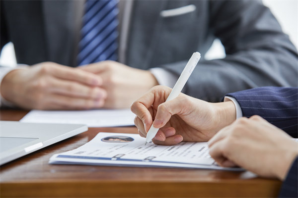 招聘新趨勢：企業(yè)如何精準定位并吸引頂尖人才？