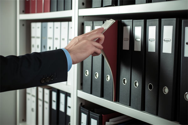 如何通過數據分析，優化企業人力資源配置與決策？