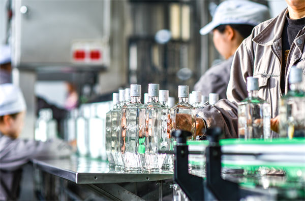 制造業(yè)管理分析：外貿廠家緊急召回員工三班倒趕工