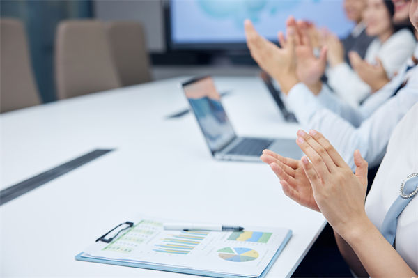 文化手冊寫滿崇高理念，基層執(zhí)行為何總唱反調(diào)？